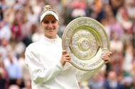 Marketa Vondrousova holds up the trophy at the 2023 Wimbledon Championships (Image via Getty)